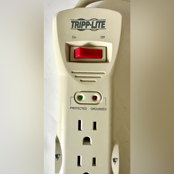 Tripp Lite SUPER7 Home/Office Surge Suppressor 7-Outlet 7ft Cord 2160 Joules - Picture 4 of 14